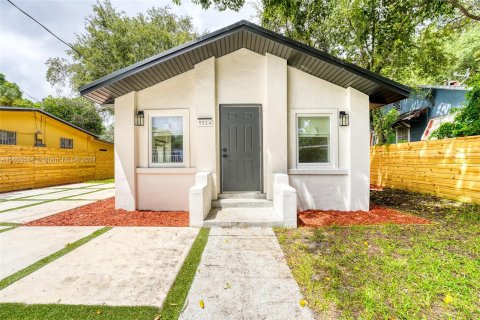 Villa ou maison à louer à Miami, Floride: 3 chambres, 76.09 m2 № 1348990 - photo 23