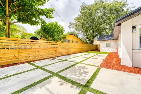 Villa ou maison à louer à Miami, Floride: 3 chambres, 76.09 m2 № 1348990 - photo 25