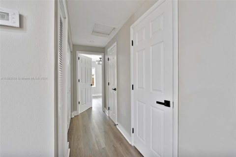 Villa ou maison à louer à Miami, Floride: 3 chambres, 76.09 m2 № 1348990 - photo 18