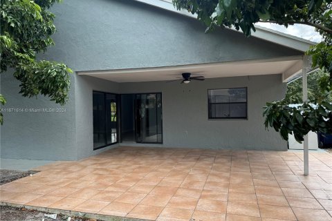 Casa en venta en Miami, Florida, 4 dormitorios, 175.4 m2 № 1392033 - foto 4