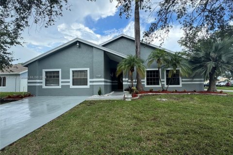 Villa ou maison à vendre à Miami, Floride: 4 chambres, 175.4 m2 № 1392033 - photo 1