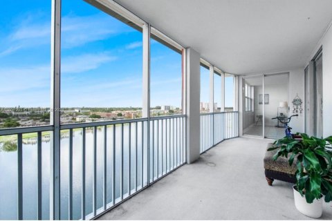 Copropriété à vendre à Miami, Floride: 2 chambres, 151.71 m2 № 1231206 - photo 2