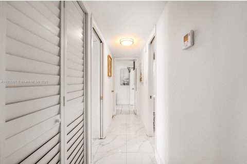 Copropriété à vendre à Miami, Floride: 2 chambres, 151.71 m2 № 1231206 - photo 3