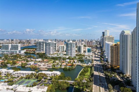 Condo in Sunny Isles Beach, Florida, 2 bedrooms  № 1400021 - photo 27