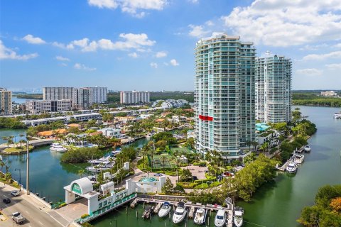 Condo in Sunny Isles Beach, Florida, 2 bedrooms  № 1400021 - photo 19