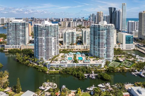 Condo in Sunny Isles Beach, Florida, 2 bedrooms  № 1400021 - photo 28