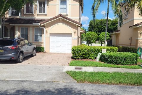 Townhouse in Miami, Florida 3 bedrooms, 138.52 sq.m. № 1400122 - photo 1