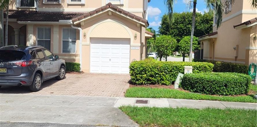 Townhouse in Miami, Florida 3 bedrooms, 138.52 sq.m. № 1400122