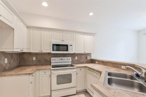 Townhouse in Miami, Florida 3 bedrooms, 138.52 sq.m. № 1400122 - photo 9