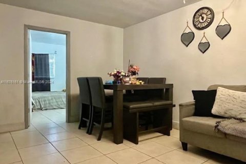 Condo in North Miami, Florida, 2 bedrooms  № 1400120 - photo 3