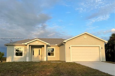 House in LaBelle, Florida 3 bedrooms, 155.43 sq.m. № 1188356 - photo 3