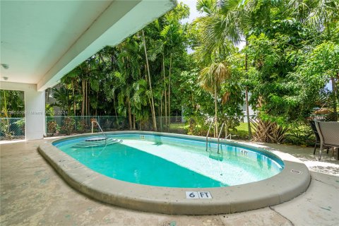 Condo in Bay Harbor Islands, Florida, 2 bedrooms  № 1188260 - photo 2