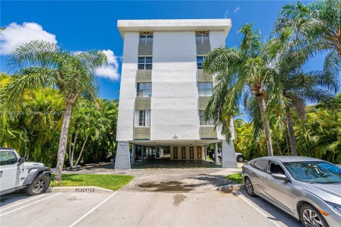 Condo in Bay Harbor Islands, Florida, 2 bedrooms  № 1188260 - photo 1