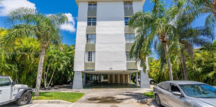 Condo à Bay Harbor Islands, Floride, 2 chambres  № 1188260