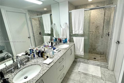 Condo in Key Biscayne, Florida, 2 bedrooms  № 1325385 - photo 22