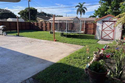 House in Hollywood, Florida 3 bedrooms, 100.33 sq.m. № 1386050 - photo 17