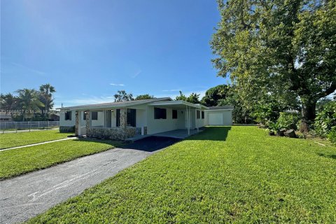 Villa ou maison à vendre à Miami, Floride: 3 chambres, 128.86 m2 № 1386049 - photo 2