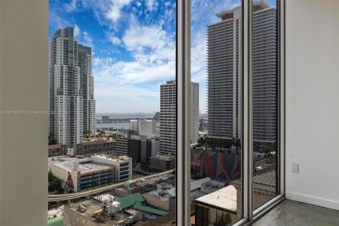 Condo in Miami, Florida, 1 bedroom  № 1235207 - photo 20