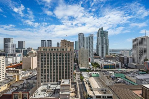 Condo in Miami, Florida, 1 bedroom  № 1235207 - photo 9