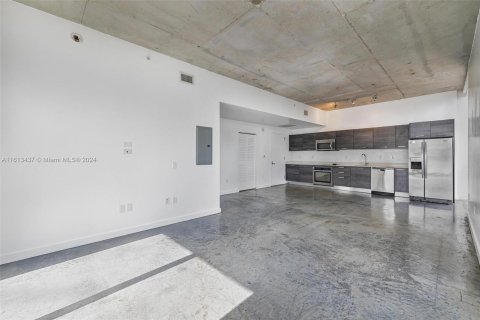 Condo in Miami, Florida, 1 bedroom  № 1235207 - photo 6