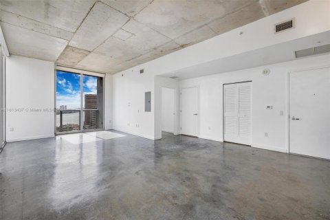 Condo in Miami, Florida, 1 bedroom  № 1235207 - photo 3