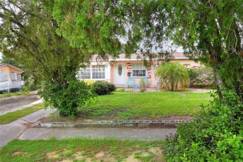 House in Haines City, Florida 4 bedrooms, 80.27 sq.m. № 1373973 - photo 5