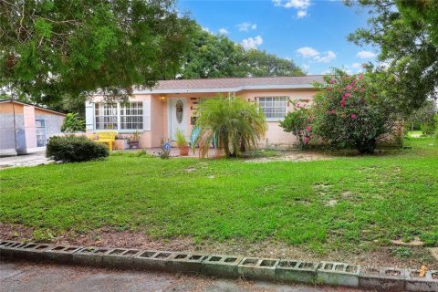 House in Haines City, Florida 4 bedrooms, 80.27 sq.m. № 1373973 - photo 1