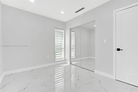 Adosado en venta en Miami, Florida, 2 dormitorios, 89.65 m2 № 1423927 - foto 13