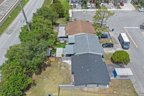 Adosado en venta en Miami, Florida, 2 dormitorios, 89.65 m2 № 1423927 - foto 26