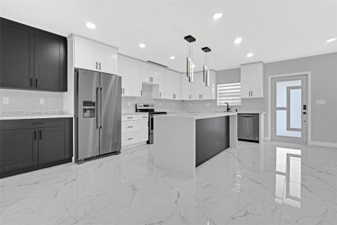 Adosado en venta en Miami, Florida, 2 dormitorios, 89.65 m2 № 1423927 - foto 1