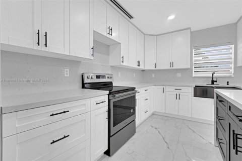 Adosado en venta en Miami, Florida, 2 dormitorios, 89.65 m2 № 1423927 - foto 5