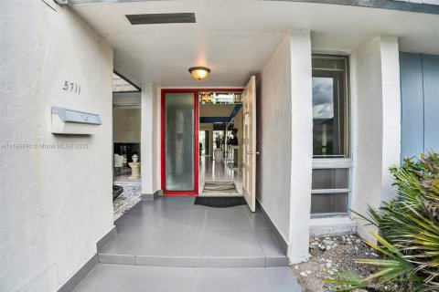 Villa ou maison à vendre à Tamarac, Floride: 2 chambres, 179.39 m2 № 889957 - photo 6