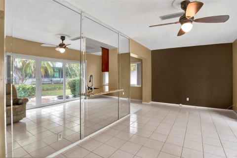Villa ou maison à vendre à Tamarac, Floride: 2 chambres, 179.39 m2 № 889957 - photo 28