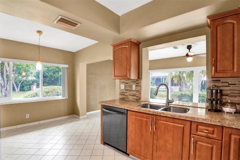 Villa ou maison à vendre à Tamarac, Floride: 2 chambres, 179.39 m2 № 889957 - photo 10