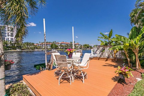 Casa en venta en Pompano Beach, Florida, 3 dormitorios, 258.92 m2 № 109560 - foto 3