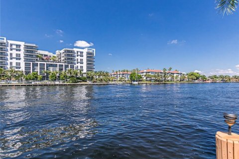 Villa ou maison à vendre à Pompano Beach, Floride: 3 chambres, 258.92 m2 № 109560 - photo 26