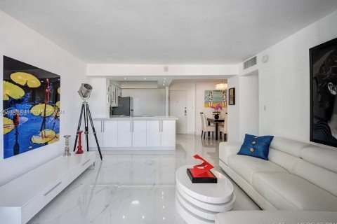 Condo in Miami Beach, Florida, 1 bedroom  № 1404138 - photo 1