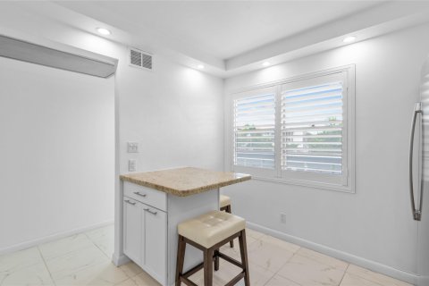 Copropriété à vendre à Coconut Creek, Floride: 2 chambres, 119.38 m2 № 786070 - photo 19