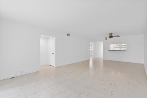 Copropriété à vendre à Coconut Creek, Floride: 2 chambres, 119.38 m2 № 786070 - photo 18