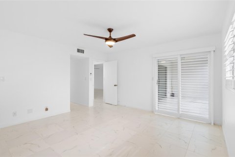 Copropriété à vendre à Coconut Creek, Floride: 2 chambres, 119.38 m2 № 786070 - photo 10