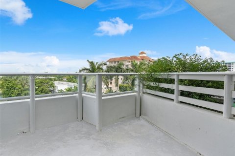 Condominio en venta en Bay Harbor Islands, Florida, 3 dormitorios, 168.99 m2 № 839395 - foto 30