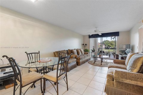 Copropriété à vendre à Tamarac, Floride: 2 chambres, 118.45 m2 № 839362 - photo 12