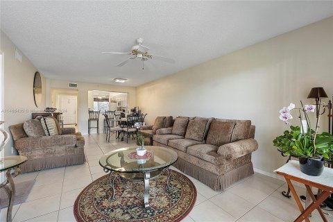 Copropriété à vendre à Tamarac, Floride: 2 chambres, 118.45 m2 № 839362 - photo 10