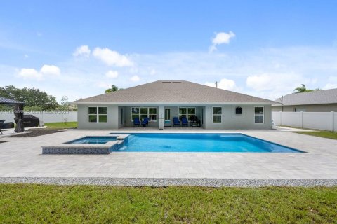 House in Port St. Lucie, Florida 4 bedrooms, 199.83 sq.m. № 1316308 - photo 5