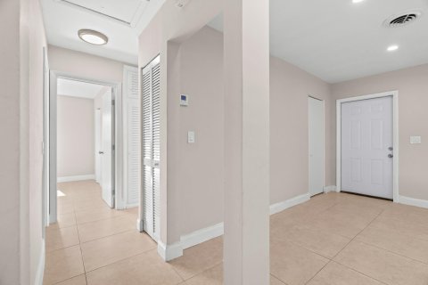 Casa en venta en Pembroke Pines, Florida, 3 dormitorios, 125.23 m2 № 984023 - foto 16