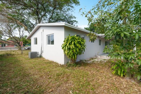 Villa ou maison à vendre à Pembroke Pines, Floride: 3 chambres, 125.23 m2 № 984023 - photo 12