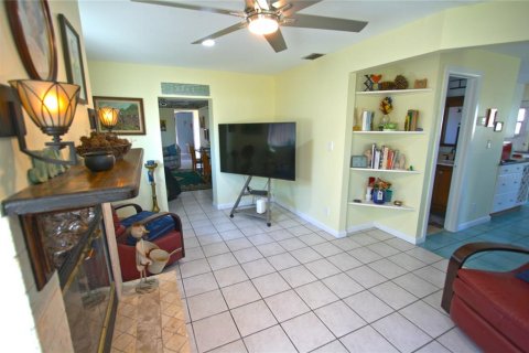 House in Lehigh Acres, Florida 2 bedrooms, 115.66 sq.m. № 1251004 - photo 16