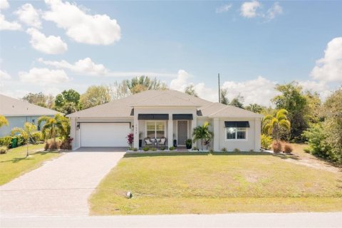 House in Punta Gorda, Florida 4 bedrooms, 204.01 sq.m. № 1399263 - photo 1