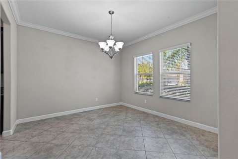 House in Land O' Lakes, Florida 5 bedrooms, 350.52 sq.m. № 1376336 - photo 5