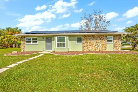 House in Punta Gorda, Florida 3 bedrooms, 126.16 sq.m. № 1432560 - photo 1